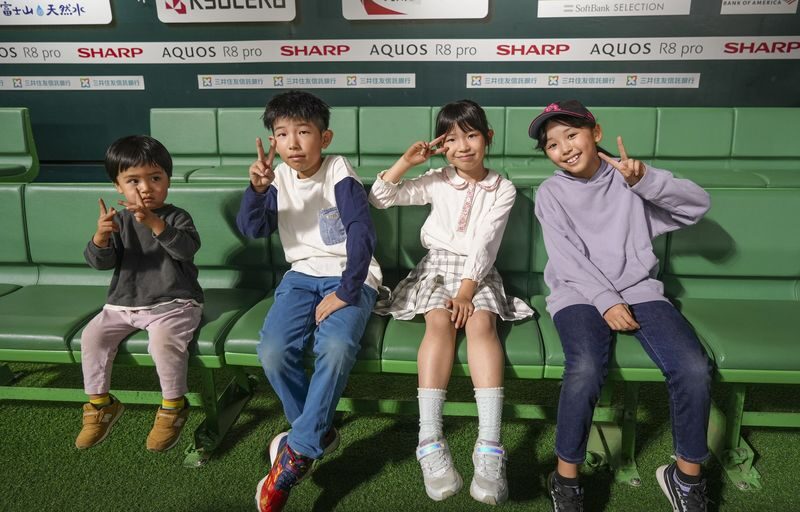 SoftBank Hawks MIZUHO PayPay DOME FUKUOKA Experience - What the guide and translation are like