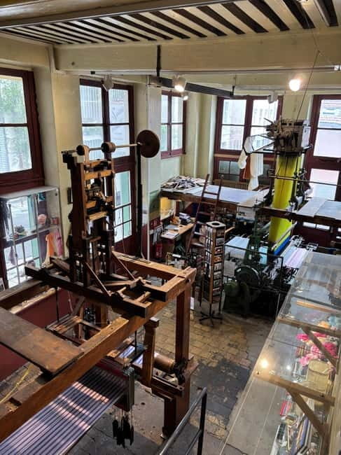 Soierie Vivante's weaving workshops : tours and demos - Discovering Lyon’s Silk Heritage: Soierie Vivante’s Weaving Workshops