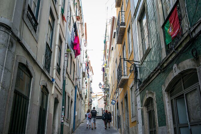 Song of the Sea: Fish, Seafood and Tradition in Lisbons Port Zone - A Deep Dive into the Lisbon Seafood Tour
