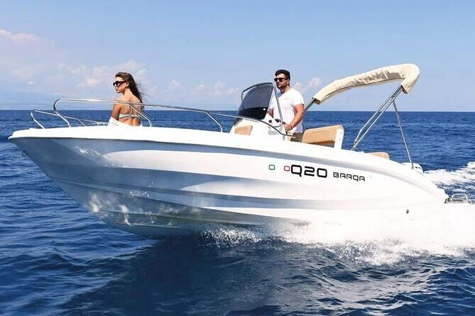 Sorrentomaxiboat tours to Capri - Exploring Capri’s Famous Attractions