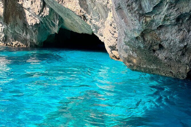 Sorrentomaxiboat tours to Capri - FAQ
