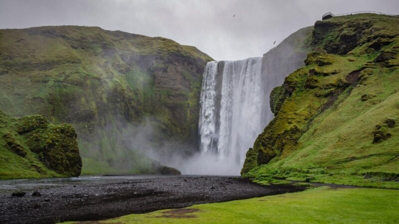 South Coast of Iceland. Black beach, glaier, waterfalls... - Discover the South Coast of Iceland: Black Beaches, Glaciers, and Waterfalls