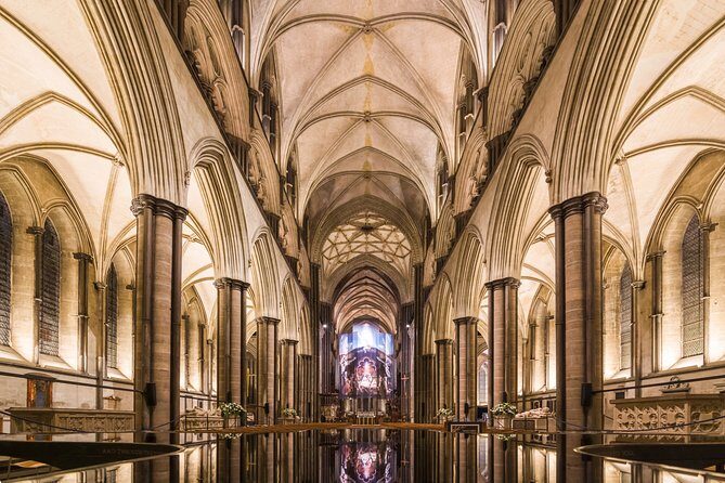 Southampton to London via Attraction of your choice (Stonehenge, Windsor etc) - Authentic Experiences and Authentic Guides