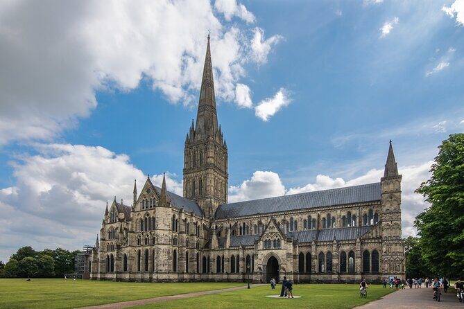 Southampton to London via Attraction of your choice (Stonehenge, Windsor etc) - Who Will Love This Tour?