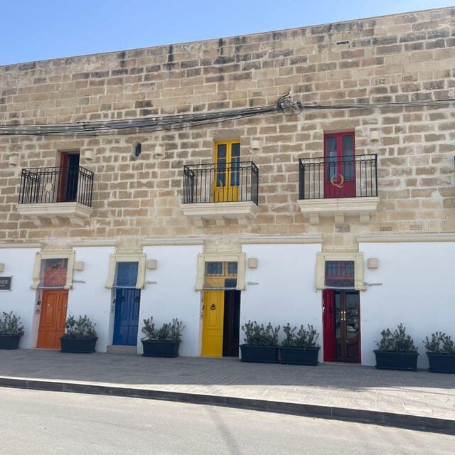 Southern Beauties: Marsaxlokk and Blue Cave TOUR IN PORTUGUESE - Discover Malta’s Southern Charm with the Marsaxlokk and Blue Cave Tour