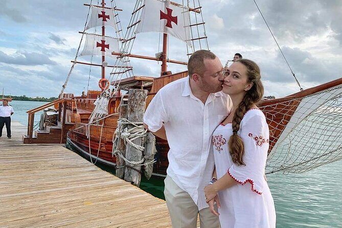 Spanish Galleon in Cancún - Romantic Lobster Dinner Cruise & Live Saxophone - An In-Depth Look at This Cancun Romantic Cruise