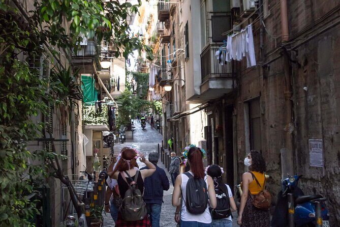Spanish Quarter of Neaples StreetArt & Traditions, with coffee and babà - Key Points