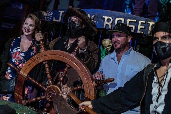 Spectacular Pirate Show, Lobster Dinner & Open Bar in Cancún Bay - FAQ