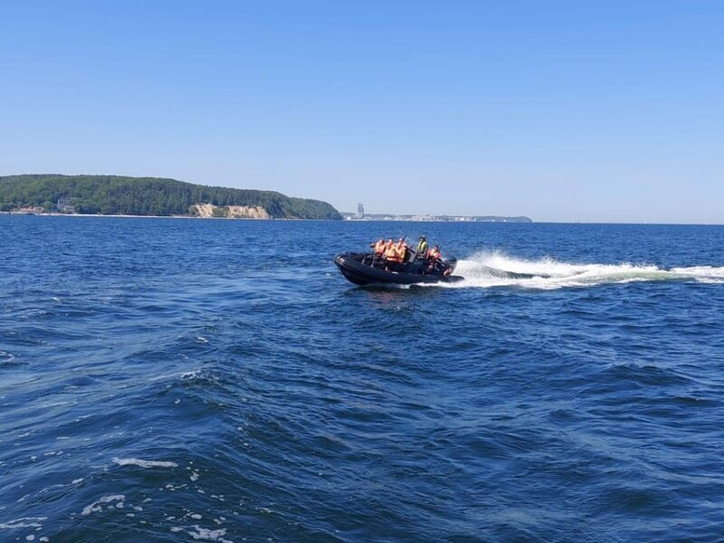 Speed boat at the end of the pier in Sopot. Speed 100 km/h - Who Should Consider This Experience?