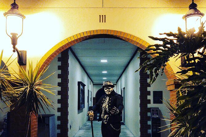 Spirits with the Spirits haunted pub crawl - drinks included - A Close Look at the Haunted Pub Crawl