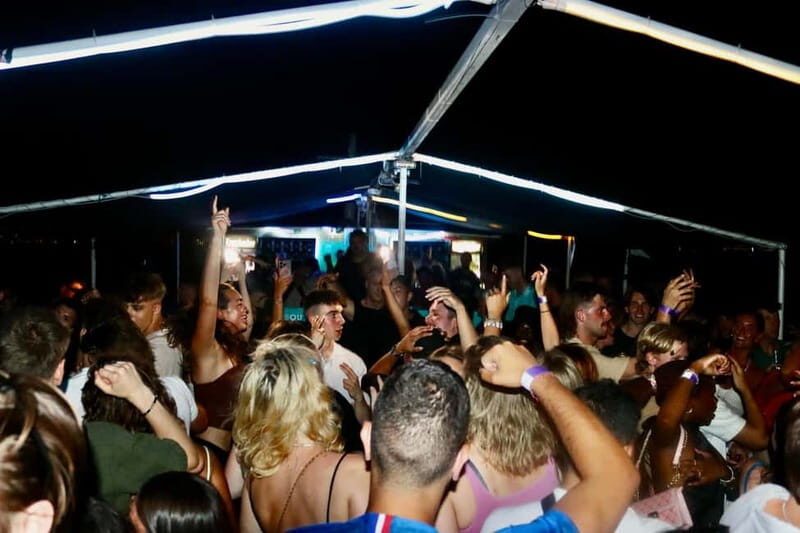 Split: Boat Crawl with Nightclub Access, Shots, & Boat Party - What Travelers Say