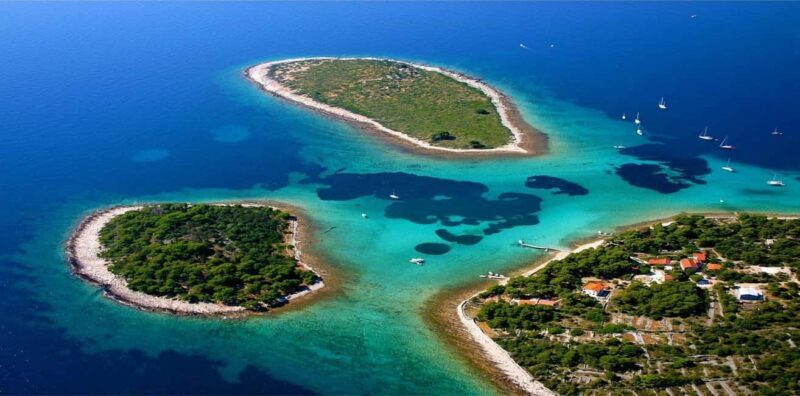 Split: Private Blue Lagoon 3 islands with speed boat - Swimming in the Blue Lagoon