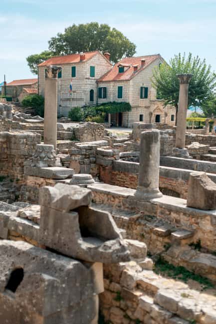 Split: Private tour to Salona, Vitturi castle and Trogir - Katela and Vitturi Castle: Medieval Charm by the Sea