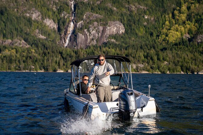 Squamish 4hr Rental 17ft Fiberglass Hourston with 70HP Engine - Key Points