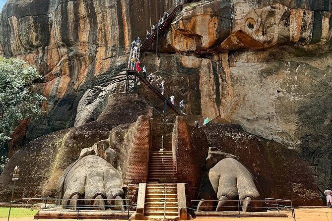 Srilankan Driver with Car 3 Day Tour Sigiriya,Kandy,Nuwaraeliya - FAQ