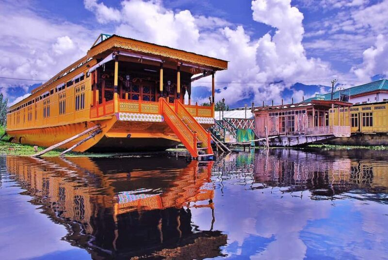 Srinagar: 3-Day Tour with Shikara Ride and Gardens - Day 1: Arriving in Srinagar & Starting with a Shikara Ride
