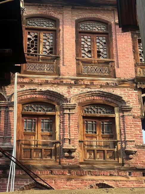 Srinagar Old City Heritage Walking Tour with Kahwa Tea - Practical Details and What to Expect