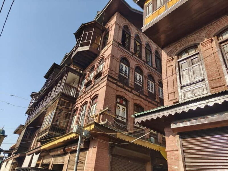 Srinagar: Private Old City and Mughal Gardens Guided Tour - Srinagar: Private Old City and Mughal Gardens Guided Tour