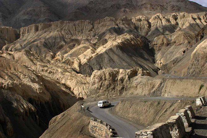 Srinagar To Leh, Ladakh Taxi (One way Transfer) - Srinagar to Leh, Ladakh Taxi (One Way Transfer): An Authentic and Convenient Journey