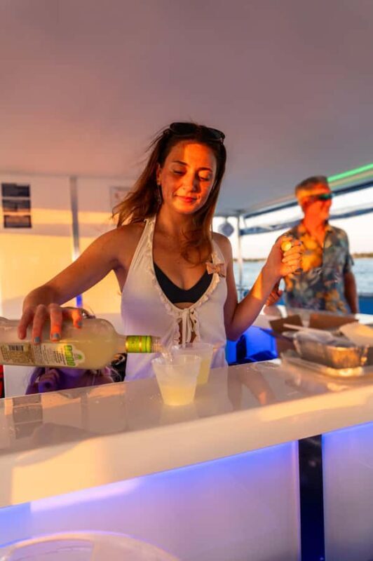 St Augustine: Bayfront Sunset Cruise With Onboard Bar - The Onboard Bar: A Relaxed Drinking Option