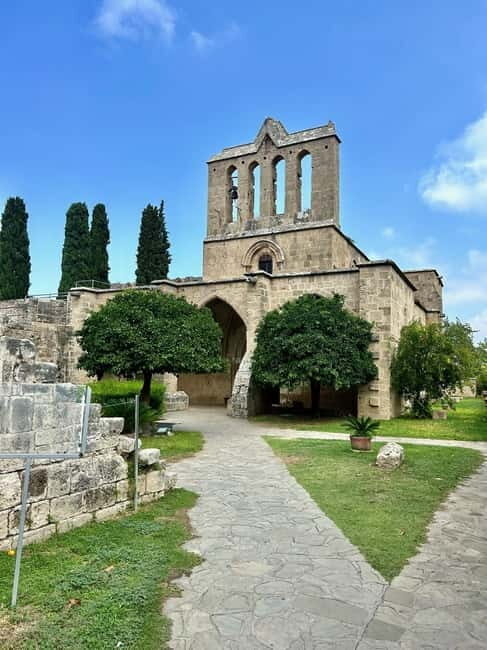 St. Hilarion Castle and Bellapais ruines- with private guide - Authentic Experiences and Authentic Insights