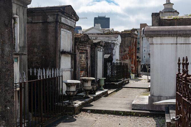 St Louis Cemetery No.3 New Orleans Burial Tradition Audio Guide - Key Points