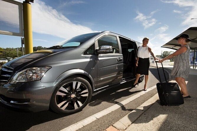 St. Maarten Private RED CARPET Airport pick up and transfers - Key Points