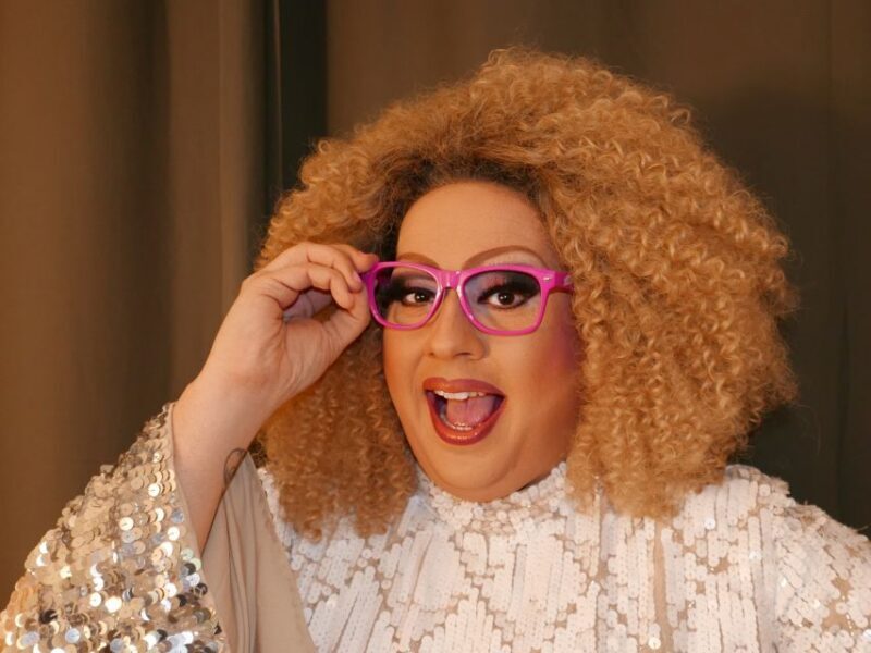 St. Pauli Nightlife Tour with Drag Queen in German - The Experience: Atmosphere and Group Dynamics