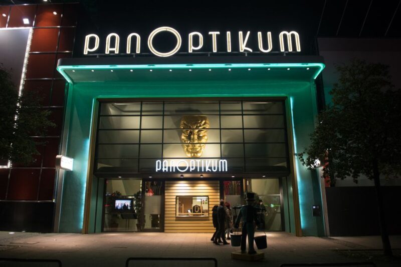 St. Pauli Nightlife Tour with Drag Queen in German - Who Should Consider This Tour?