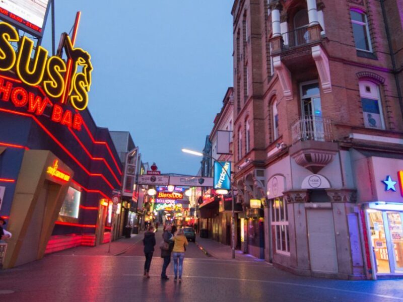 St. Pauli Tour: Drag-Attack with Barbie Stupid & Lee Jackson - Discover Hamburg’s Red-Light District with a Twist