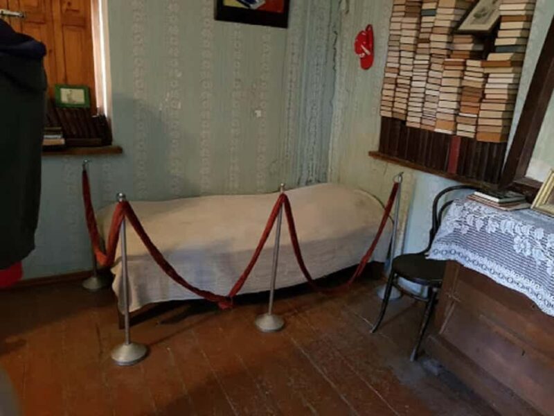 Stalin's and Revolutionaries Underground Printing-House Tour - Authentic Stories and Enthusiastic Guides: What Travelers Say