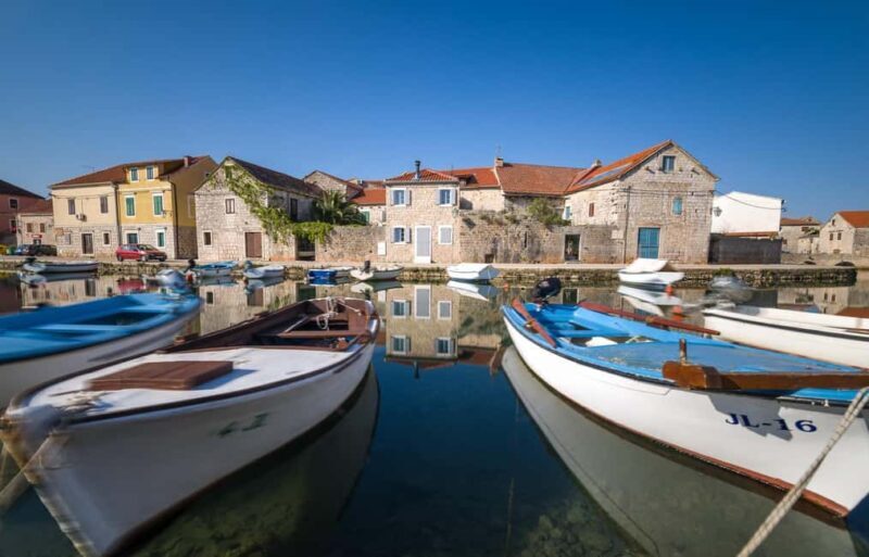Stari Grad: Private Tuk-Tuk tour with Wine tasting - Key Points