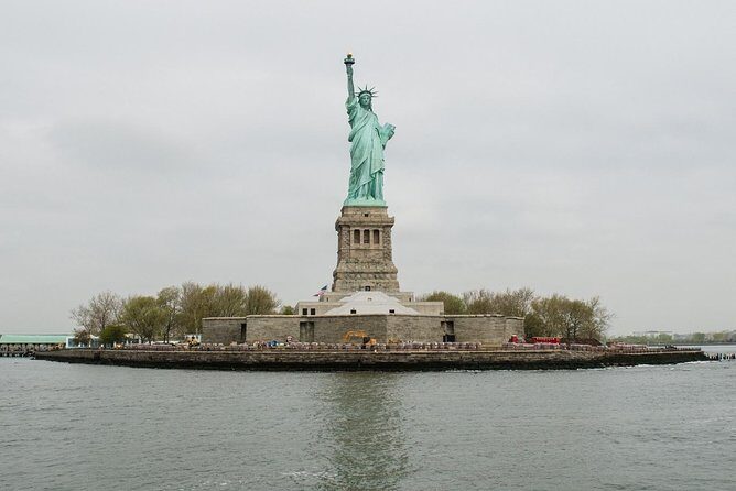 Statue of Liberty & Pre-Ferry Express Tour - Key Points