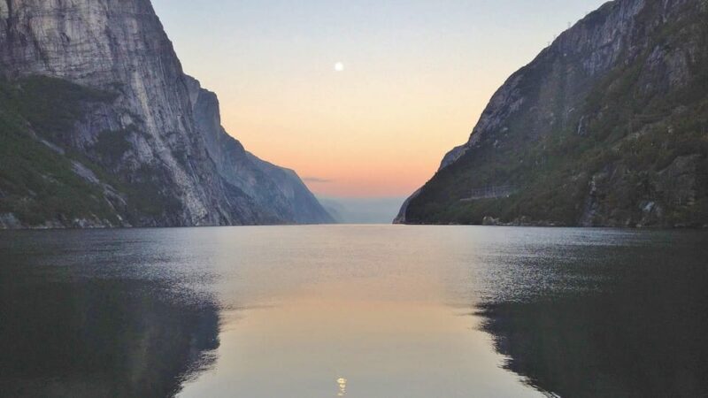 Stavanger:Lysefjord Cruise to Preikestolen and Vagabond Cave - Comparing Similar Experiences