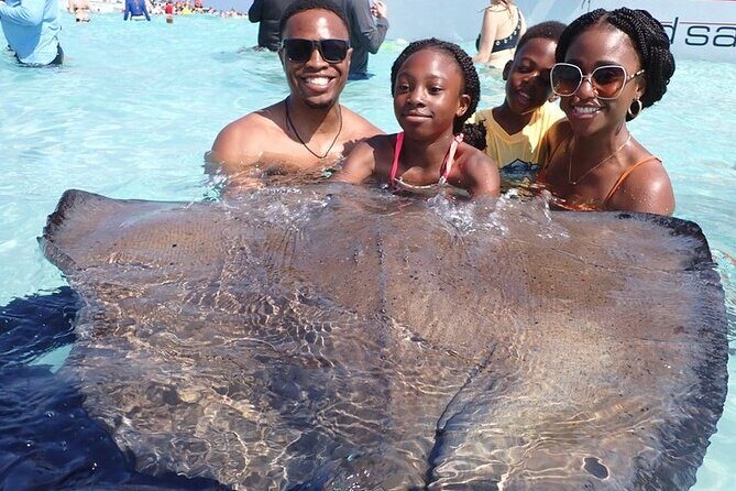 Stingrays and Starfish Point Tour - A Closer Look at the Stingrays and Starfish Point Tour