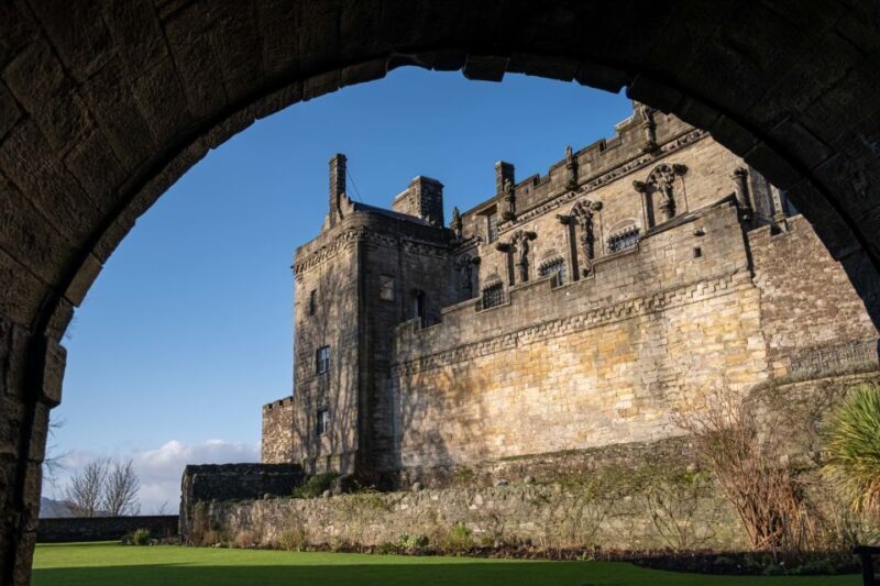 Stirling Castle: Skip-the-Line Guided Tour in Spanish - FAQ