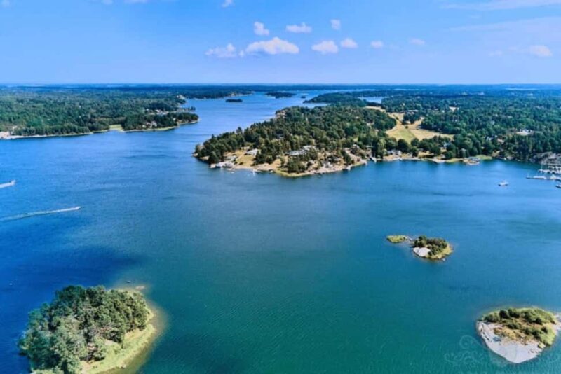Stockholm: Guided Archipelago Boat Tour to Fjäderholmarna - Exploring Stockholm from the Water: An Authentic Perspective