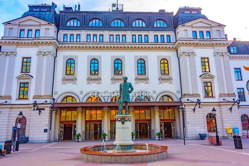 Stockholm: Modern City Walking Tour with Local Guide - Key Points