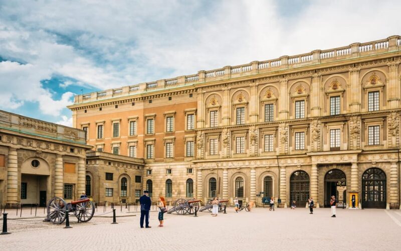 Stockholm: Old Town Highlights Private Walking Tour - Key Points