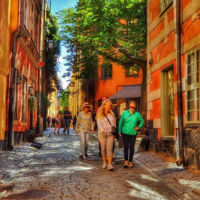 Stockholm: Royal & Classic History Walking Tour with Fika - Discovering Stockholm’s Old Town: A Walk Through History