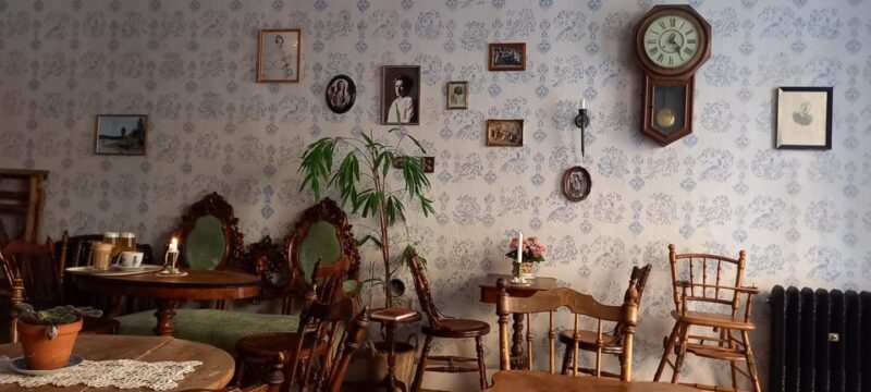 Stockholm: Secrets of Gamla Stan Guided Tour w/ Fika Option - Authenticity and Engagement