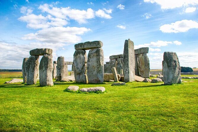 Stonehenge and Windsor Castle Tour from London With Entry Tickets - Unpacking the Tour: What You Can Expect