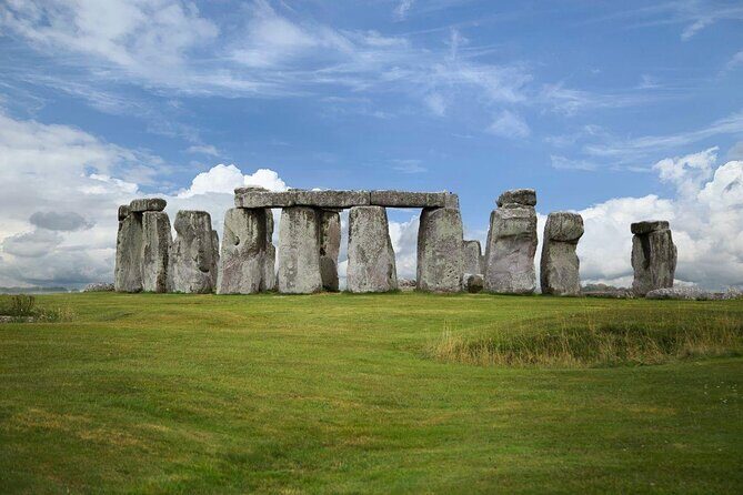 Stonehenge Half-Day Tour from London with Admission & Snack Pack - Exploring the Stonehenge Half-Day Tour from London