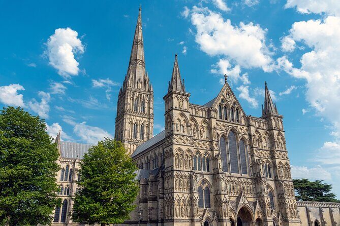 Stonehenge & Salisbury Cathedral: Private Day Trip from London - Exploring the Itinerary in Detail