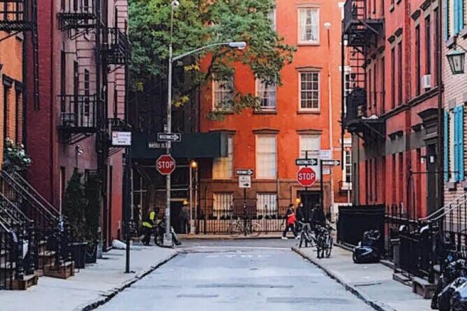 Stonewall and Gaslight: A Self-Guided Tour of Greenwich Village - Exploring Greenwich Village: What You Can Expect