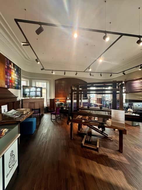 Stornoway: Harris Tweed Story Room Tour with guide - FAQ