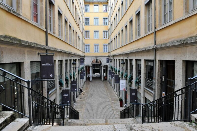 Storytelling tour of Croix-Rousse in French - FAQs