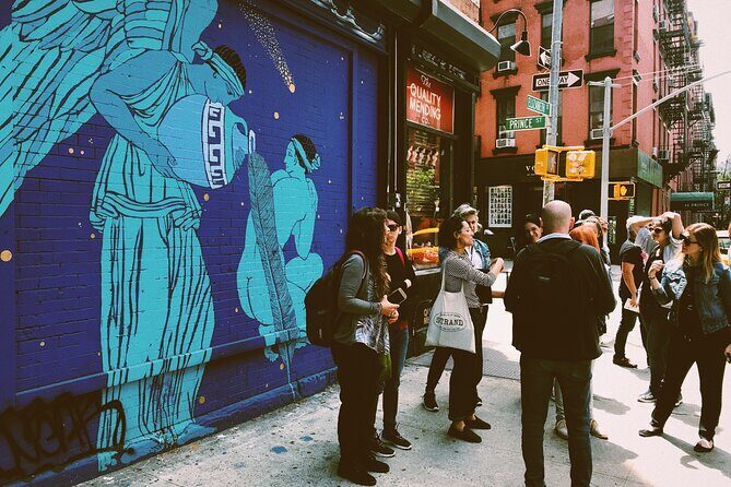 Street art tour at Soho - Key Points