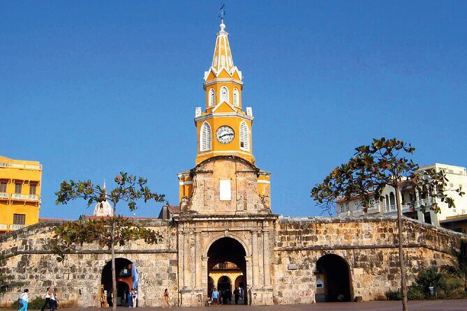 STREET FOOD TASTING and FULL CITY TOUR with A PROFESSIONAL GUIDE - Who Should Book This Tour?