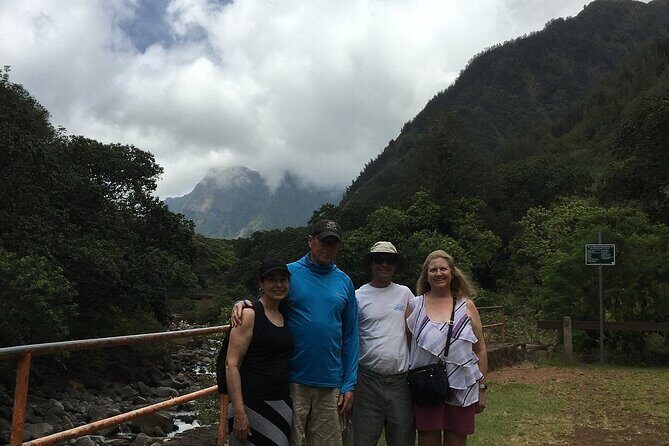 Stretch Limousine Private Transfer around the Island of Maui - FAQ